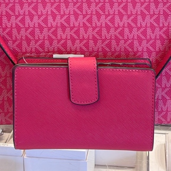 MICHAEL KORS
Medium Crossgrain Leather Wallet
Electric Pink
NWT - Picture 14 of 16